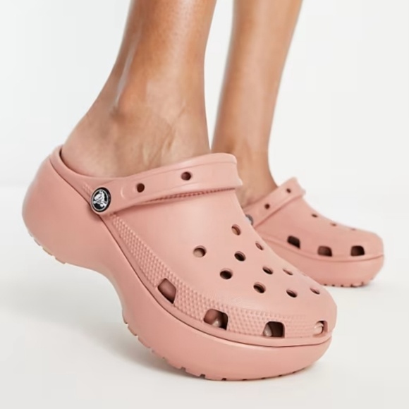 Crocs Classic Platform Clogs in Pale Blush Pink women’s size 8